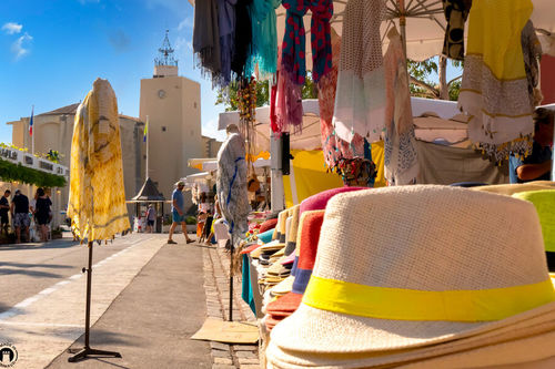 Marché provençal à Port Grimaud